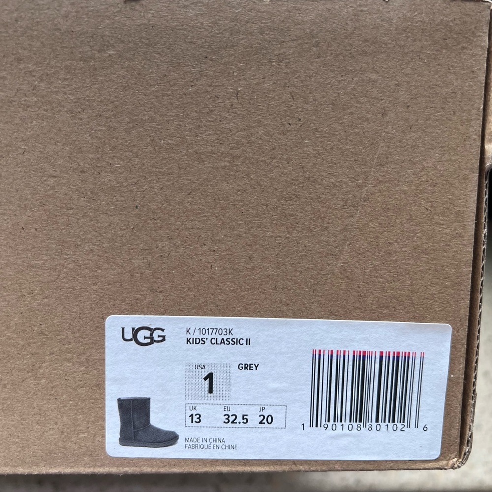 UGG Kids' Classic II Fashion Boot Size 1